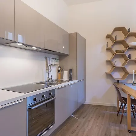 Guesthost - Centre Stylish Apartment